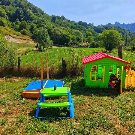 Luna Rock Glamping Brezoi - Blue Scai מראה חיצוני תמונה