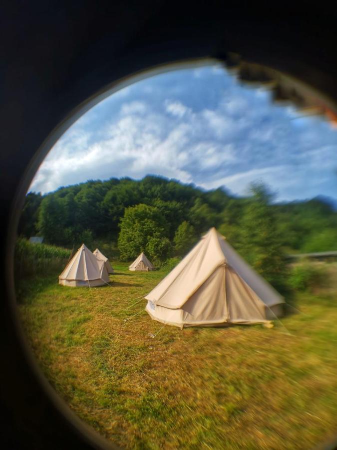 Luna Rock Glamping Brezoi - Blue Scai מראה חיצוני תמונה