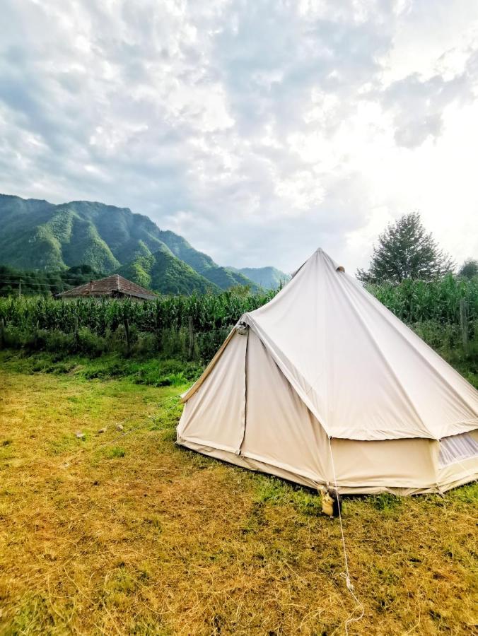 Luna Rock Glamping Brezoi - Blue Scai מראה חיצוני תמונה