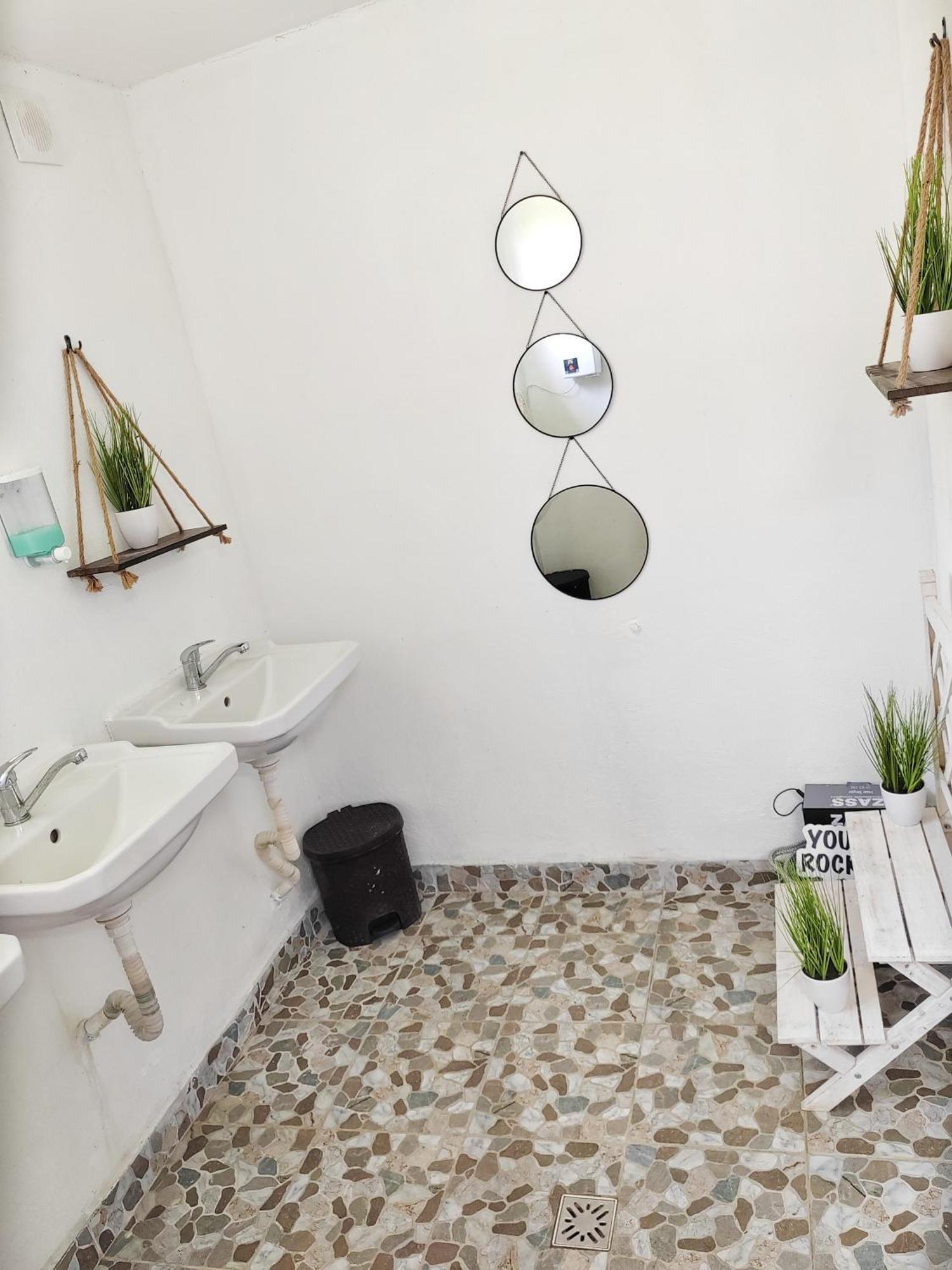 Luna Rock Glamping Brezoi - Blue Scai מראה חיצוני תמונה