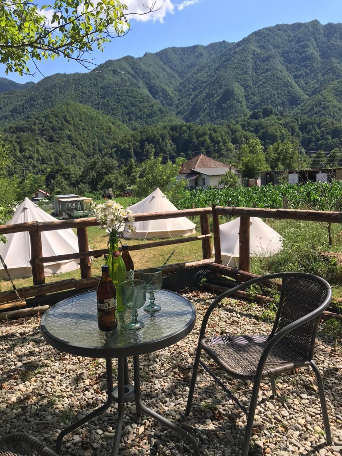 Luna Rock Glamping Brezoi - Blue Scai מראה חיצוני תמונה