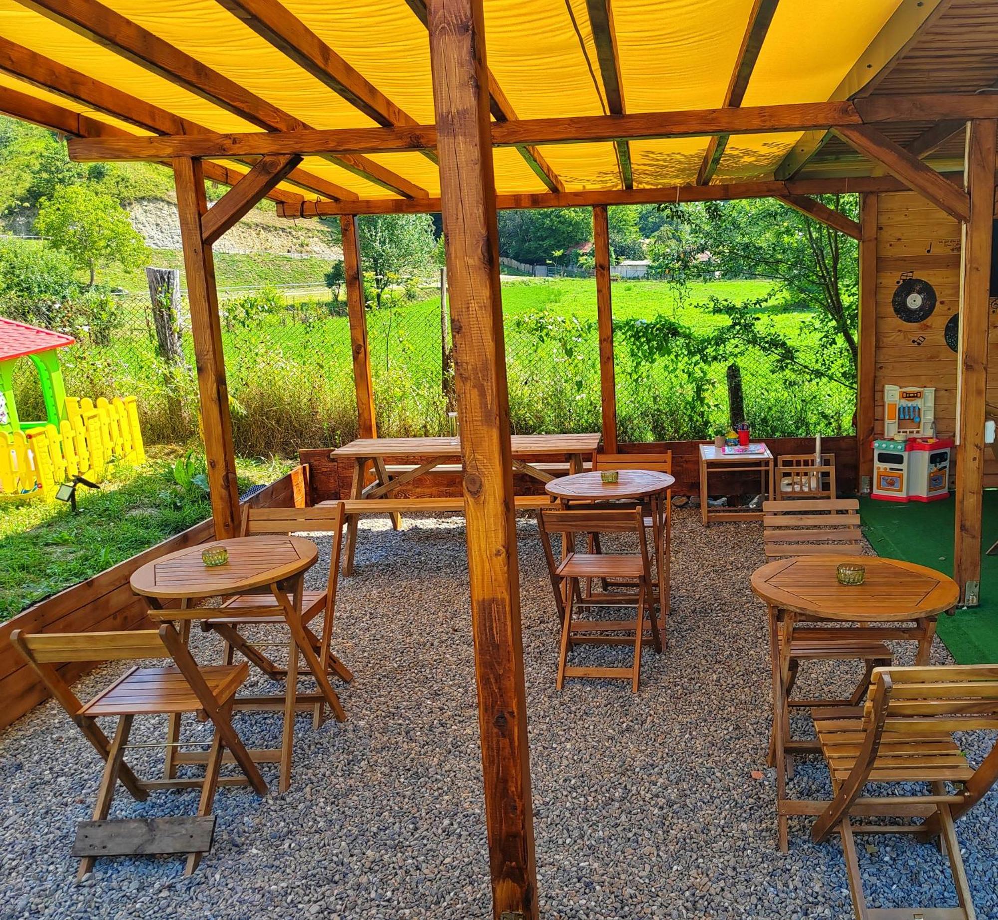 Luna Rock Glamping Brezoi - Blue Scai מראה חיצוני תמונה