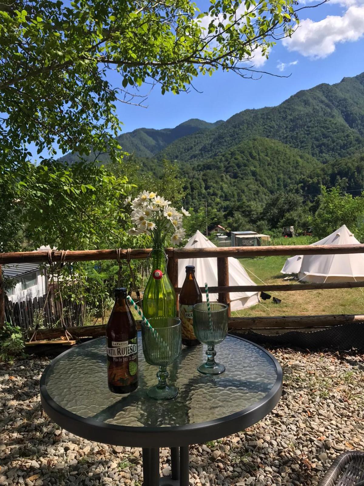 Luna Rock Glamping Brezoi - Blue Scai מראה חיצוני תמונה
